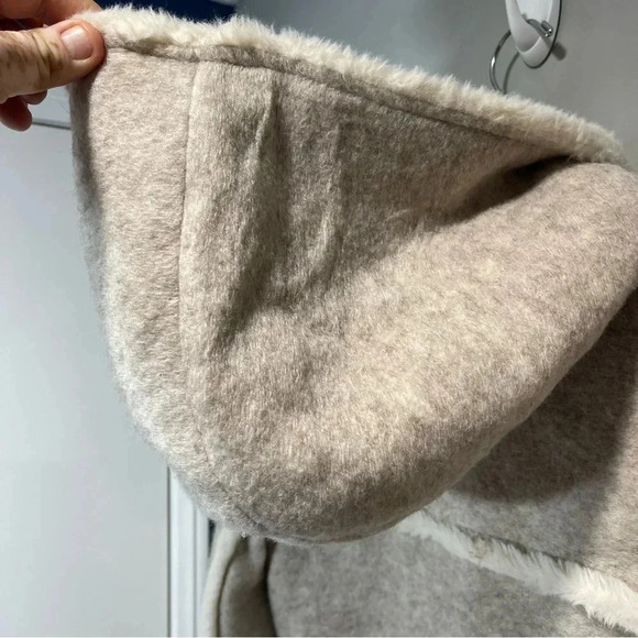 Zara TRF Teddy Jacket Size Small Cream Color . - Picture 11 of 15